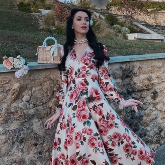 Long sleeve Floral Dress - Picture 7 of 8
